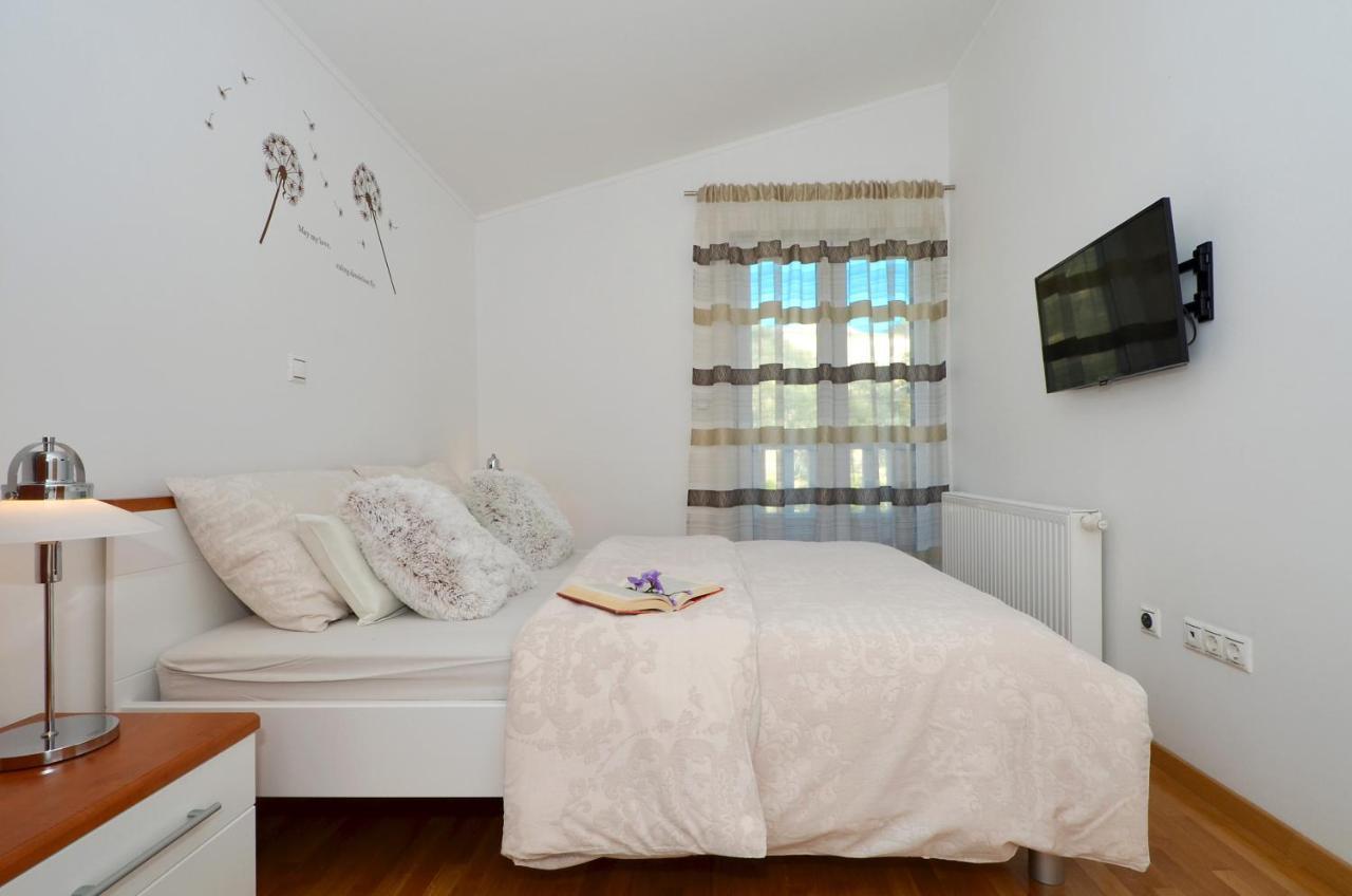 Apartmani Adela Солин Экстерьер фото